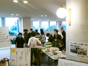 バザースタッフも大忙しです♪