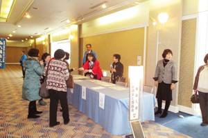 受付にて皆様をお出迎え致します！