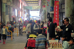 黒崎の商店街が子供達で賑わっています♪