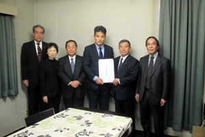 緒方参議院議員へ税制改正要望書提出