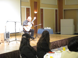 永吉公道、佐藤　譲　両氏のよるクラッシックギター&パーカッション演奏
