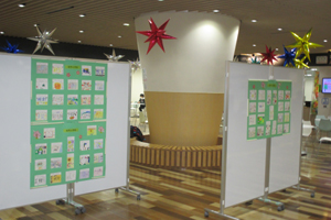 コムシティにて絵はがきを展示中