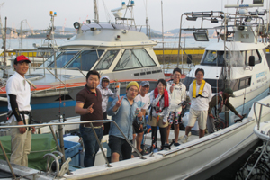 片山港から出港