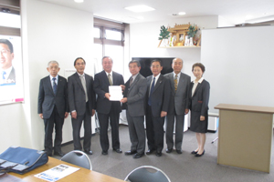 三原衆議院議員へ平成31年度の税制改正要望書を提出