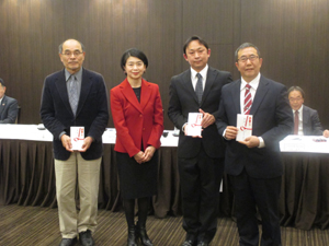 女性部会チヤリティバザー収益金の寄付金贈呈