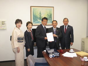 三原衆議院議員へ令和3年度の税制改正要望書を提出