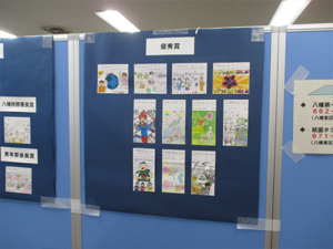 絵はがきコンクール作品の展示