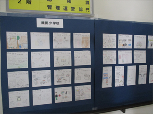 絵はがきコンクール作品の展示