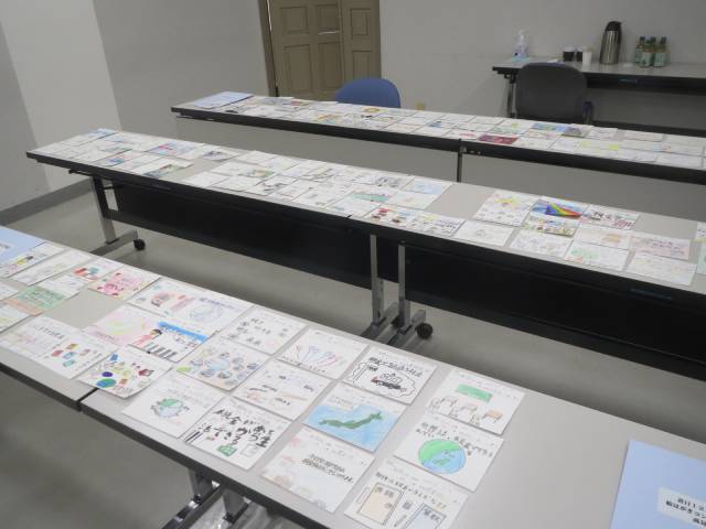 女性部会絵はがきコンクール作品選定1